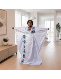 Boubou Bazin Getzner Brodé – Blanc & Motifs Floraux Multicolores 2