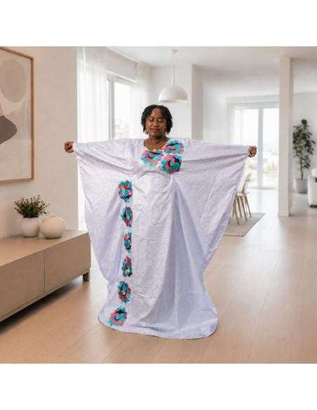 Boubou Bazin Getzner Brodé – Blanc & Motifs Floraux Multicolores