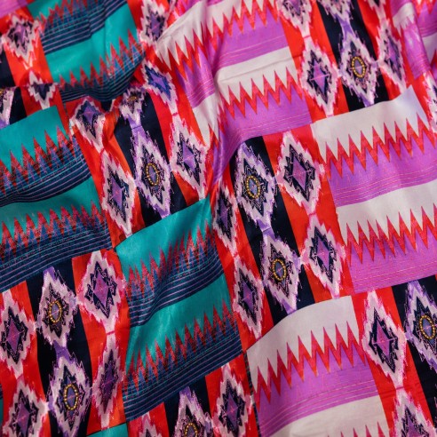 Robe en Soie – Motifs Géométriques Multicolores
