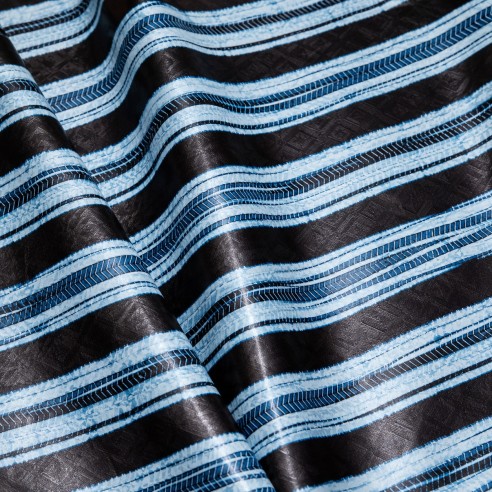 Tissu Bazin Ngarra 1 - Noir et bleu ciel à motifs rayés