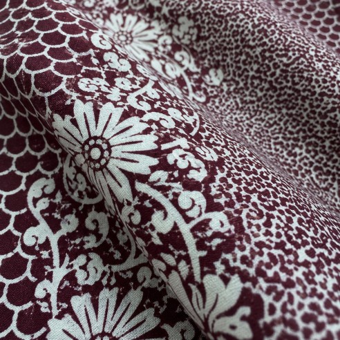 Tissu Wax Bordeaux & Ivoire - Motifs Floraux et Arabesques Élégantes