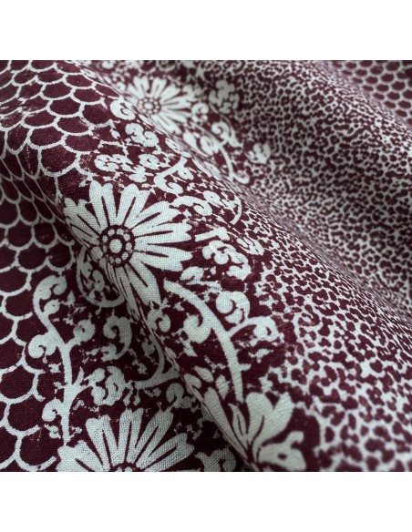 Tissu Wax Bordeaux & Ivoire - Motifs Floraux et Arabesques Élégantes